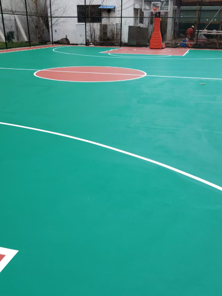 昌图 球场长期使用易出现地面开裂